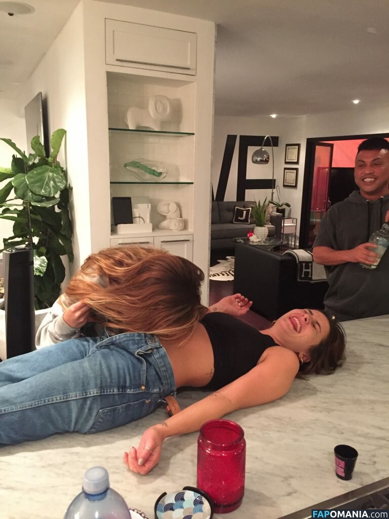 Addison Timlin Naakt Gelekte foto #16