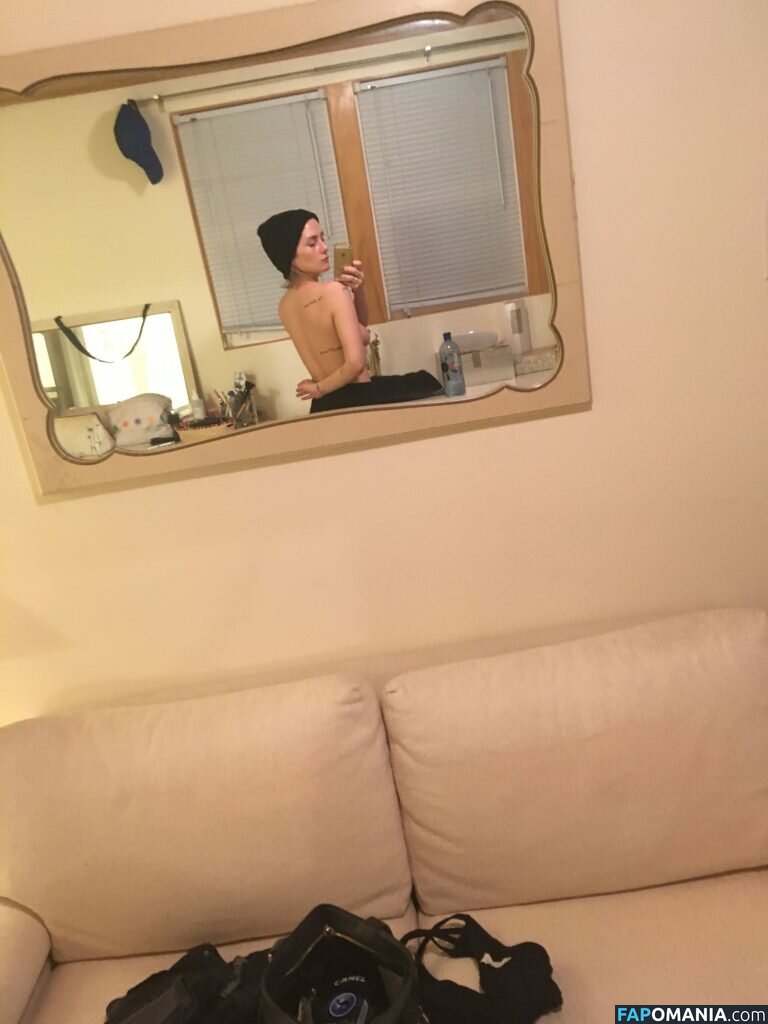 Addison Timlin Naakt Gelekte foto #52