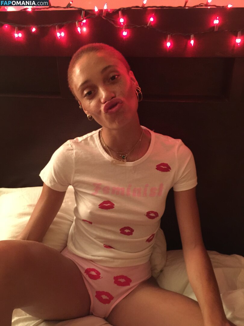 Adwoa Aboah Naakt Gelekte foto #30