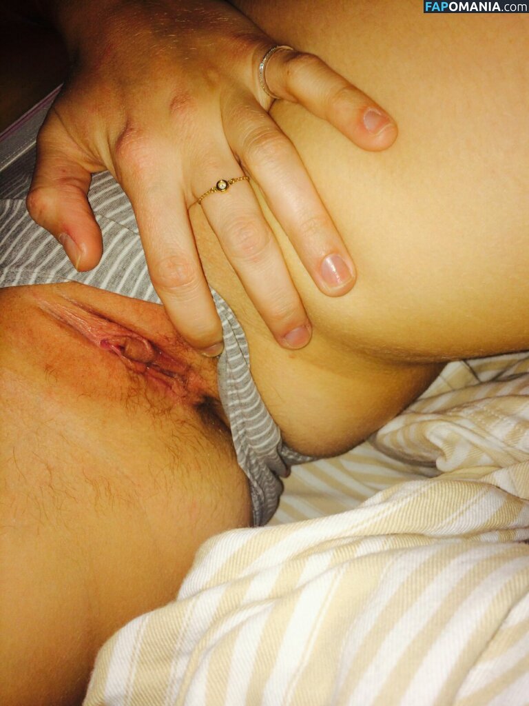AJ Michalka Naakt Gelekte foto #26