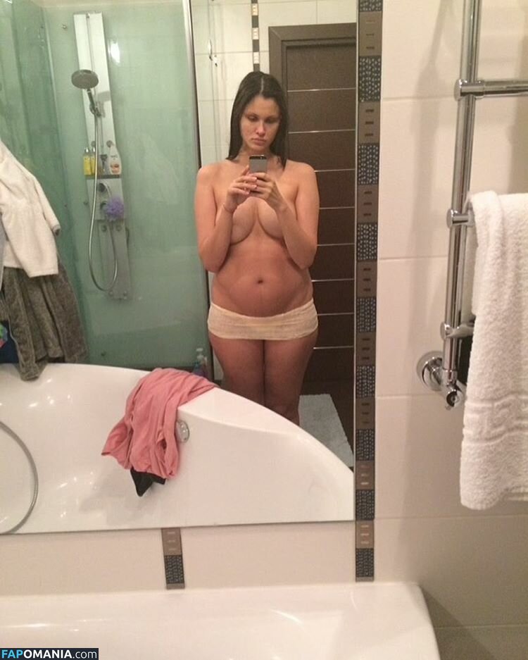 Alana Mamaeva Naakt Gelekte foto #4