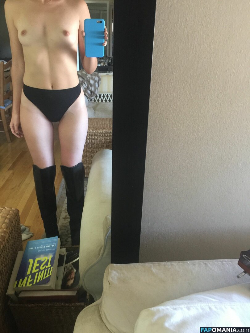 Alexa Nikolas Naakt Gelekte foto #24