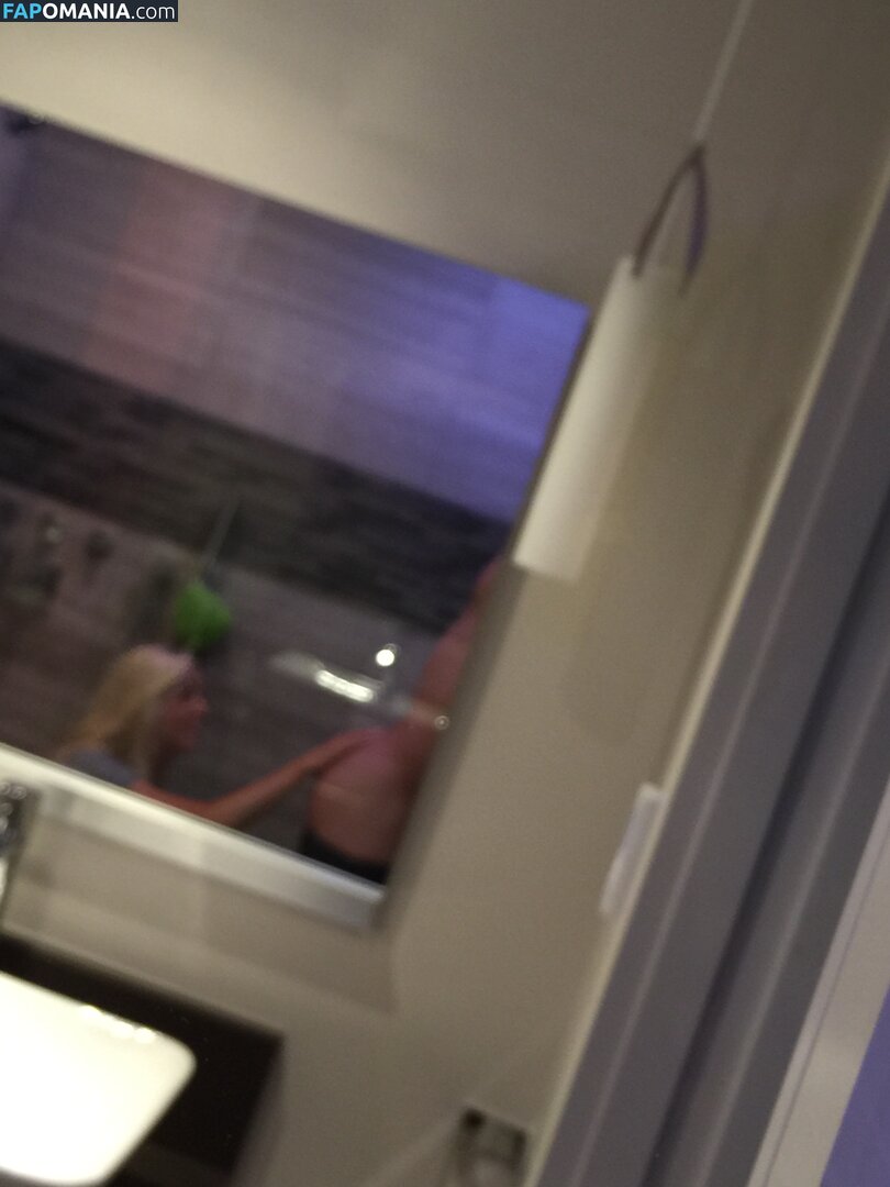 Alexandra Cooper Naakt Gelekte foto #16