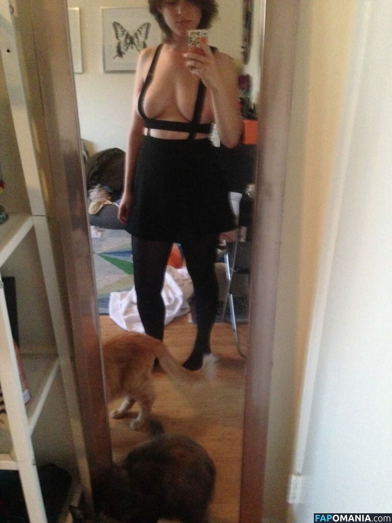 Allie Goertz Naakt Gelekte foto #13