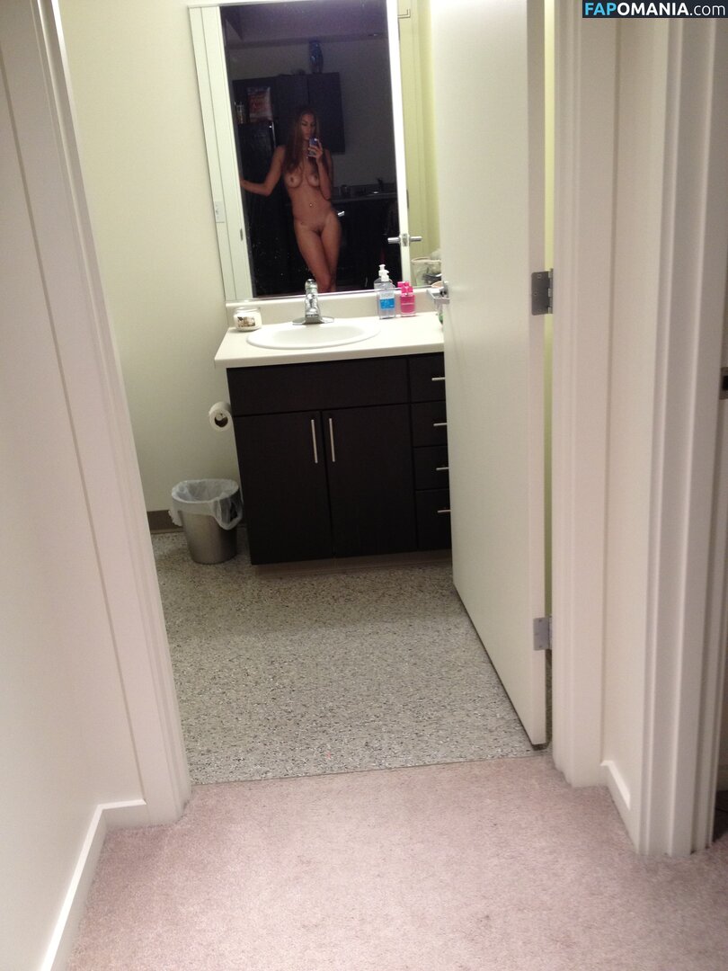 Alysha Clark Naakt Gelekte foto #2