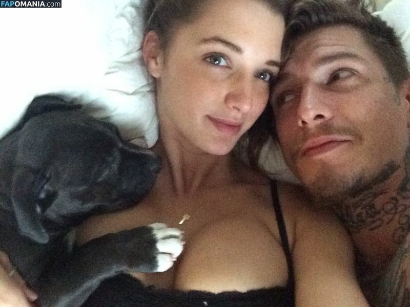 Alyssa Arce Naakt Gelekte foto #3