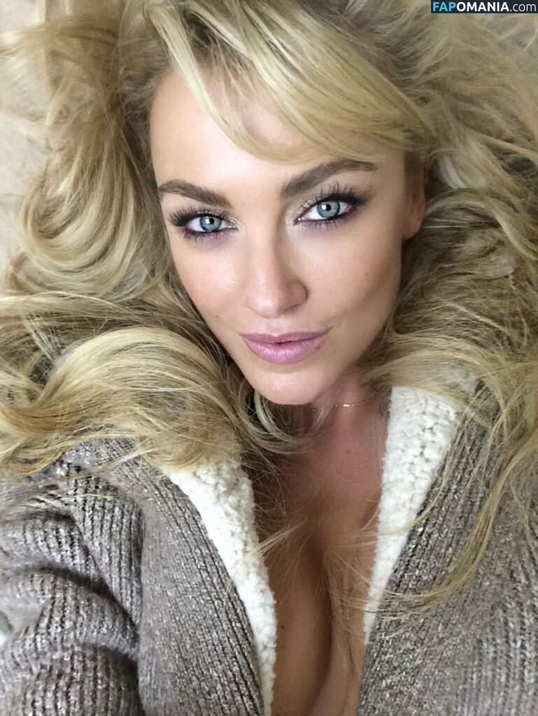 Amber Nichole Miller Naakt Gelekte foto #57