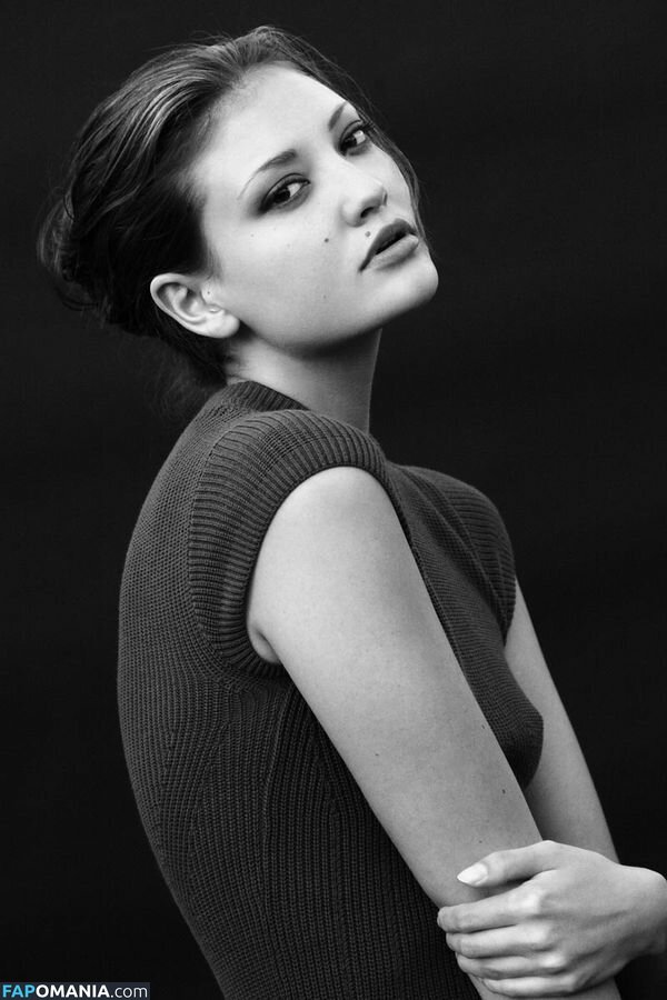 Ana Predo Naakt Gelekte foto #2