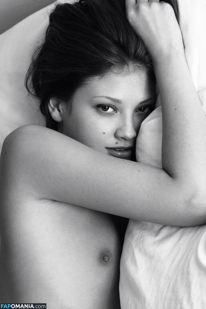 Ana Predo Naakt Gelekte foto #70