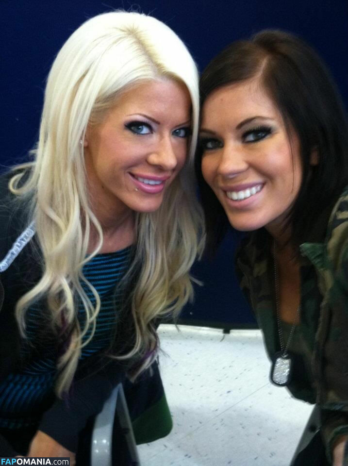 Angelina Love Naakt Gelekte foto #1