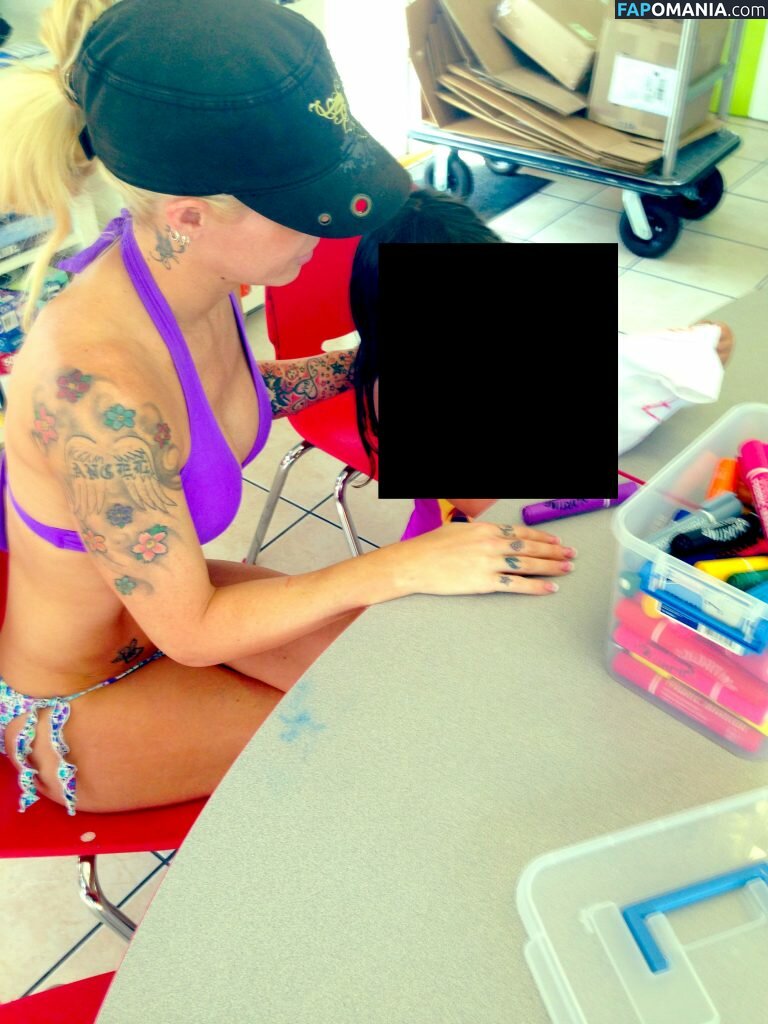 Angelina Love Naakt Gelekte foto #9