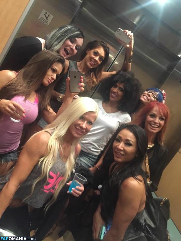 Angelina Love Naakt Gelekte foto #14