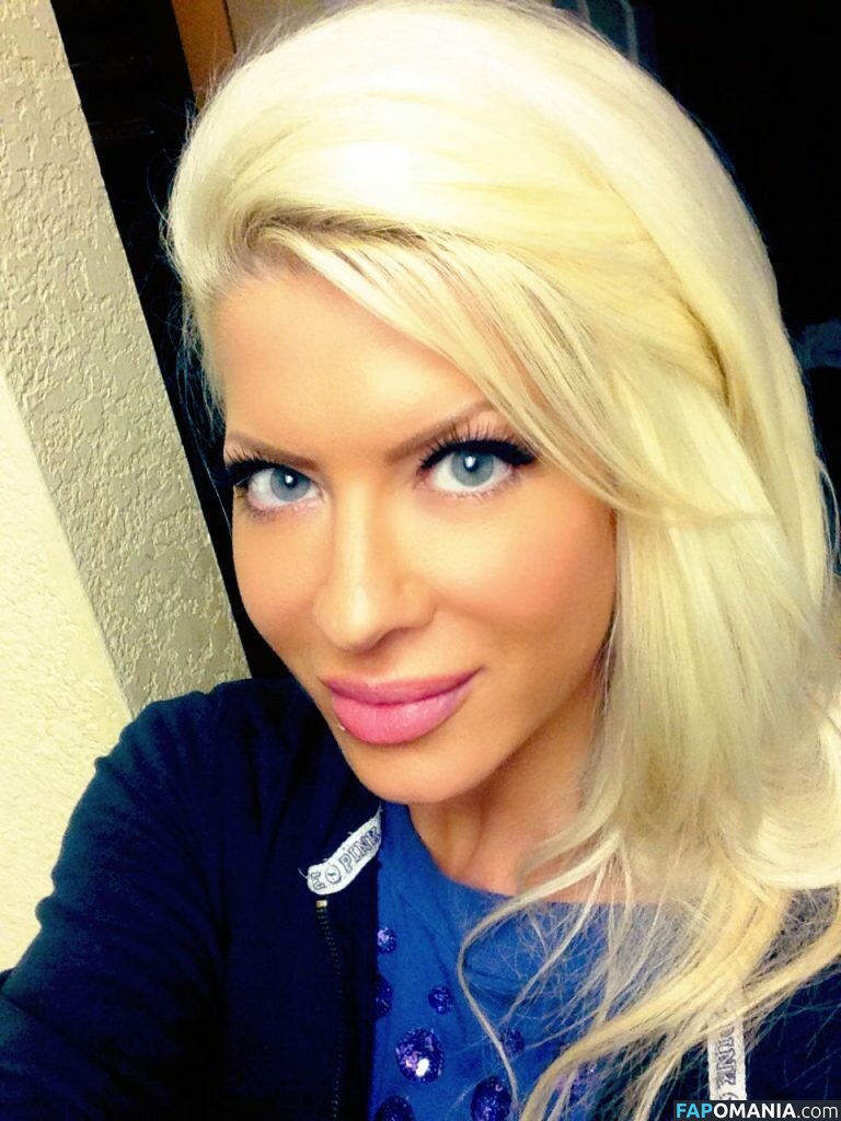 Angelina Love Naakt Gelekte foto #23