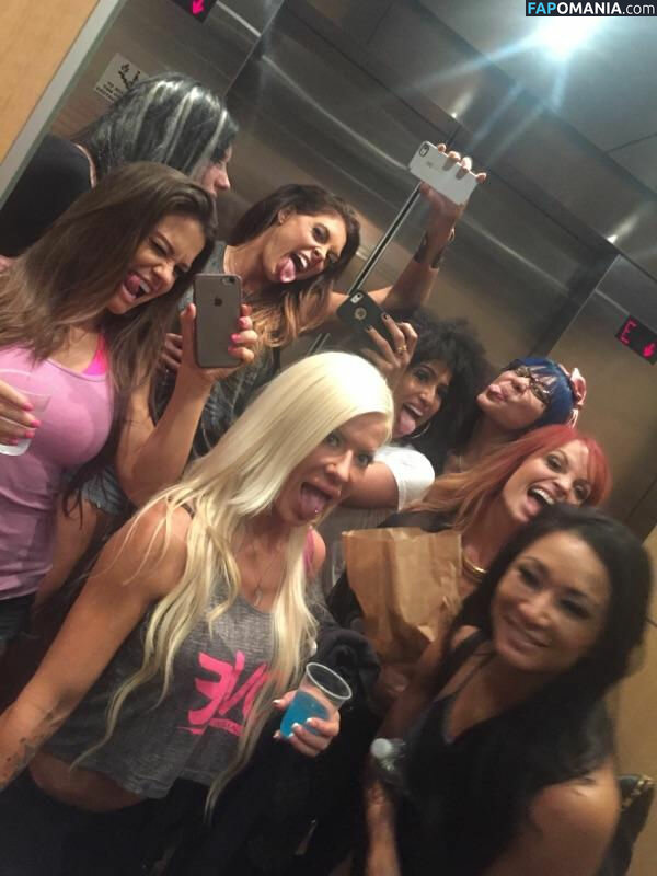 Angelina Love Naakt Gelekte foto #24