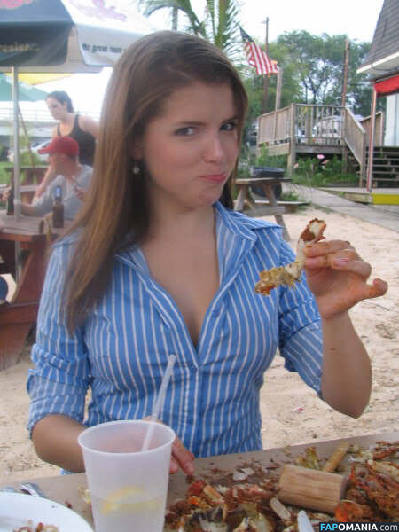 Anna Kendrick Naakt Gelekte foto #5