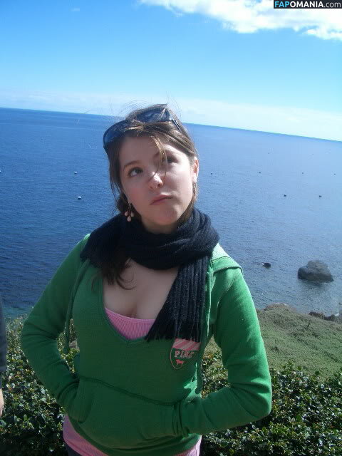 Anna Kendrick Naakt Gelekte foto #14