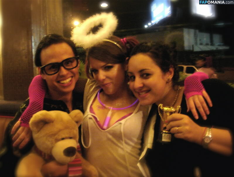 Anna Kendrick Naakt Gelekte foto #29