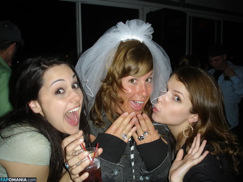 Anna Kendrick Naakt Gelekte foto #35