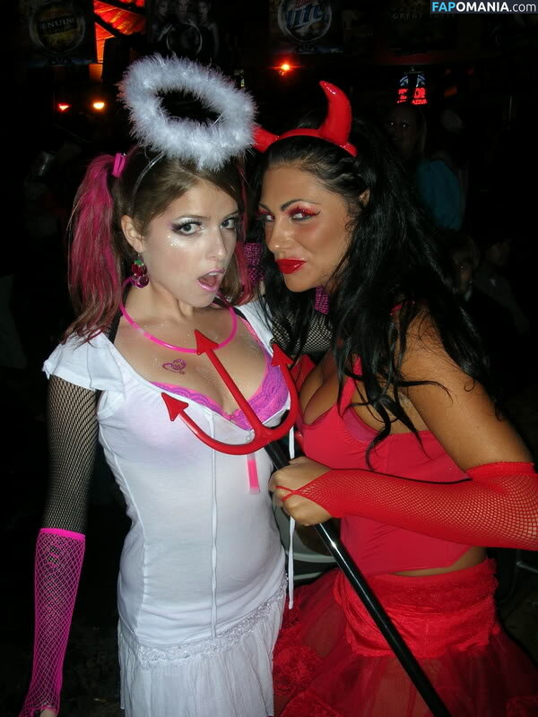 Anna Kendrick Naakt Gelekte foto #50