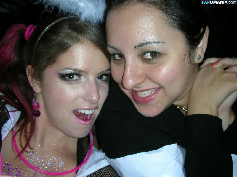 Anna Kendrick Naakt Gelekte foto #60