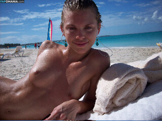 AnnaLynne McCord Naakt Gelekte foto #16