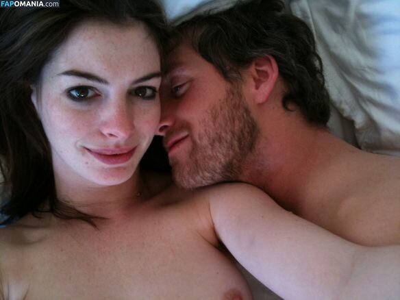 Anne Hathaway Naakt Gelekte foto #7