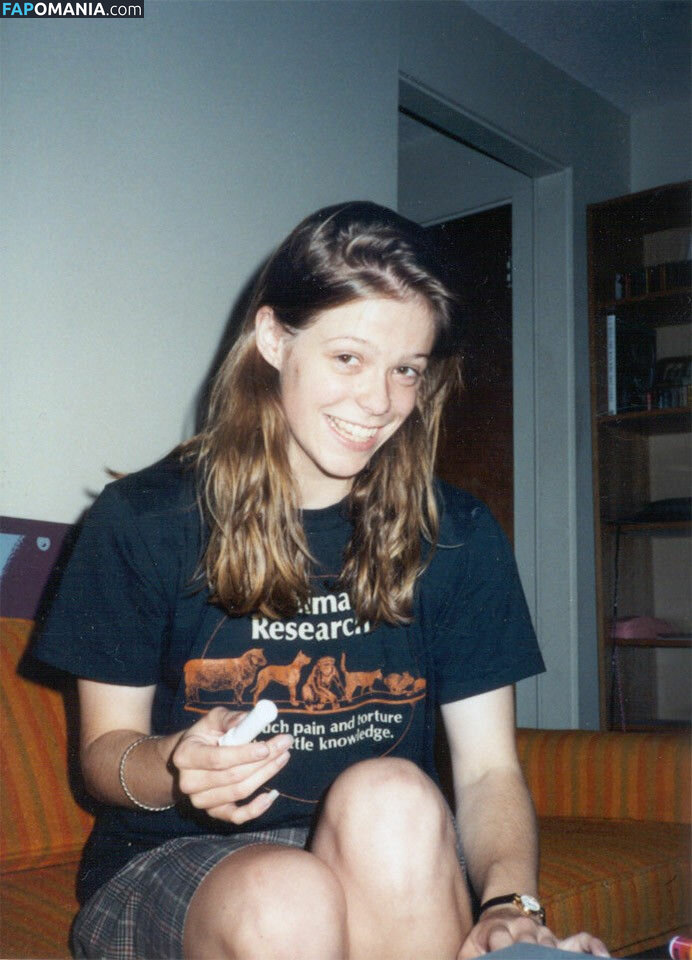 Ariadne Shaffer Naakt Gelekte foto #1