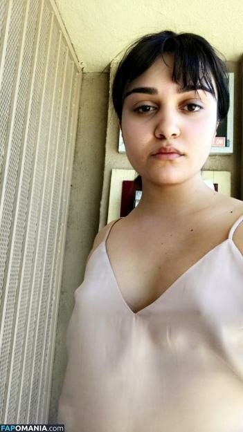 Ariela Barer Naakt Gelekte foto #4