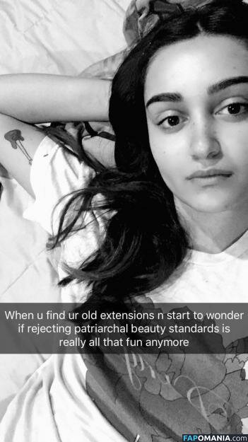 Ariela Barer Naakt Gelekte foto #10