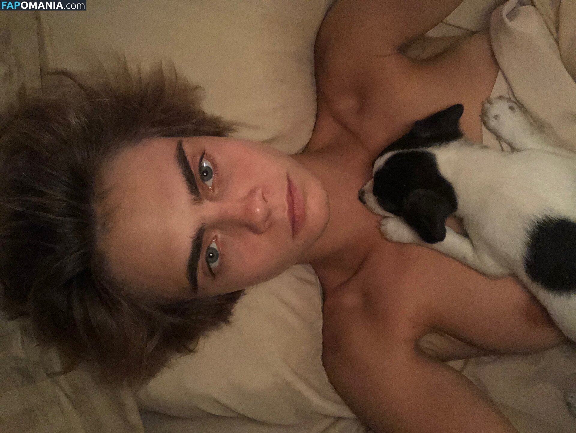 Ashley Benson And Cara Delevingne Naakt Gelekte foto #36