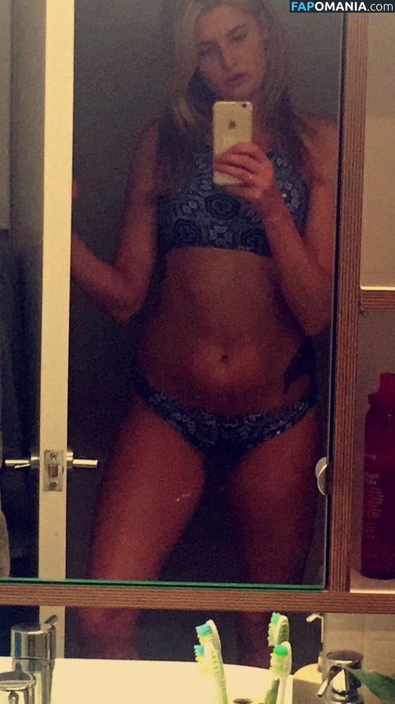 Ashley Bradley Naakt Gelekte foto #25