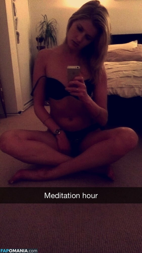 Ashley Bradley Naakt Gelekte foto #34