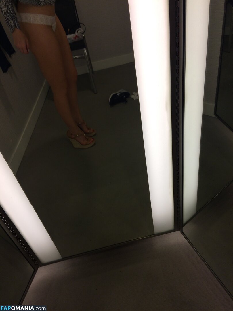 Ashley Mulheron Naakt Gelekte foto #128