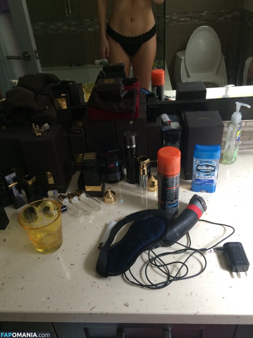 Ashley Mulheron Naakt Gelekte foto #196