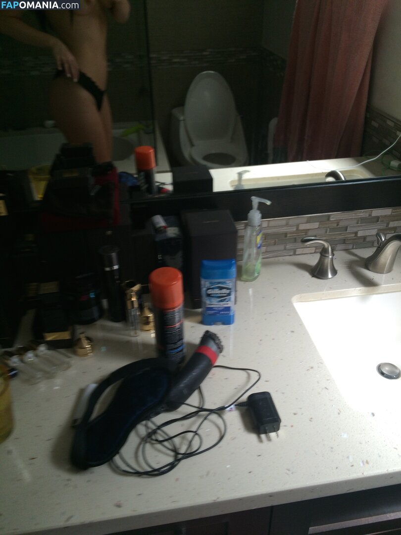 Ashley Mulheron Naakt Gelekte foto #197