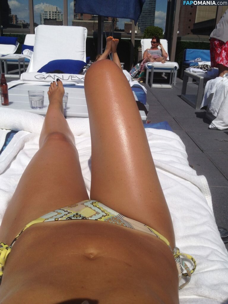 Bianca Westwood Naakt Gelekte foto #1