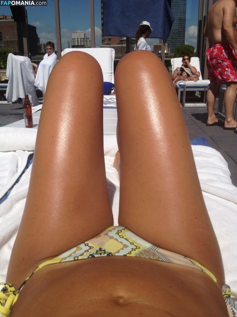 Bianca Westwood Naakt Gelekte foto #2