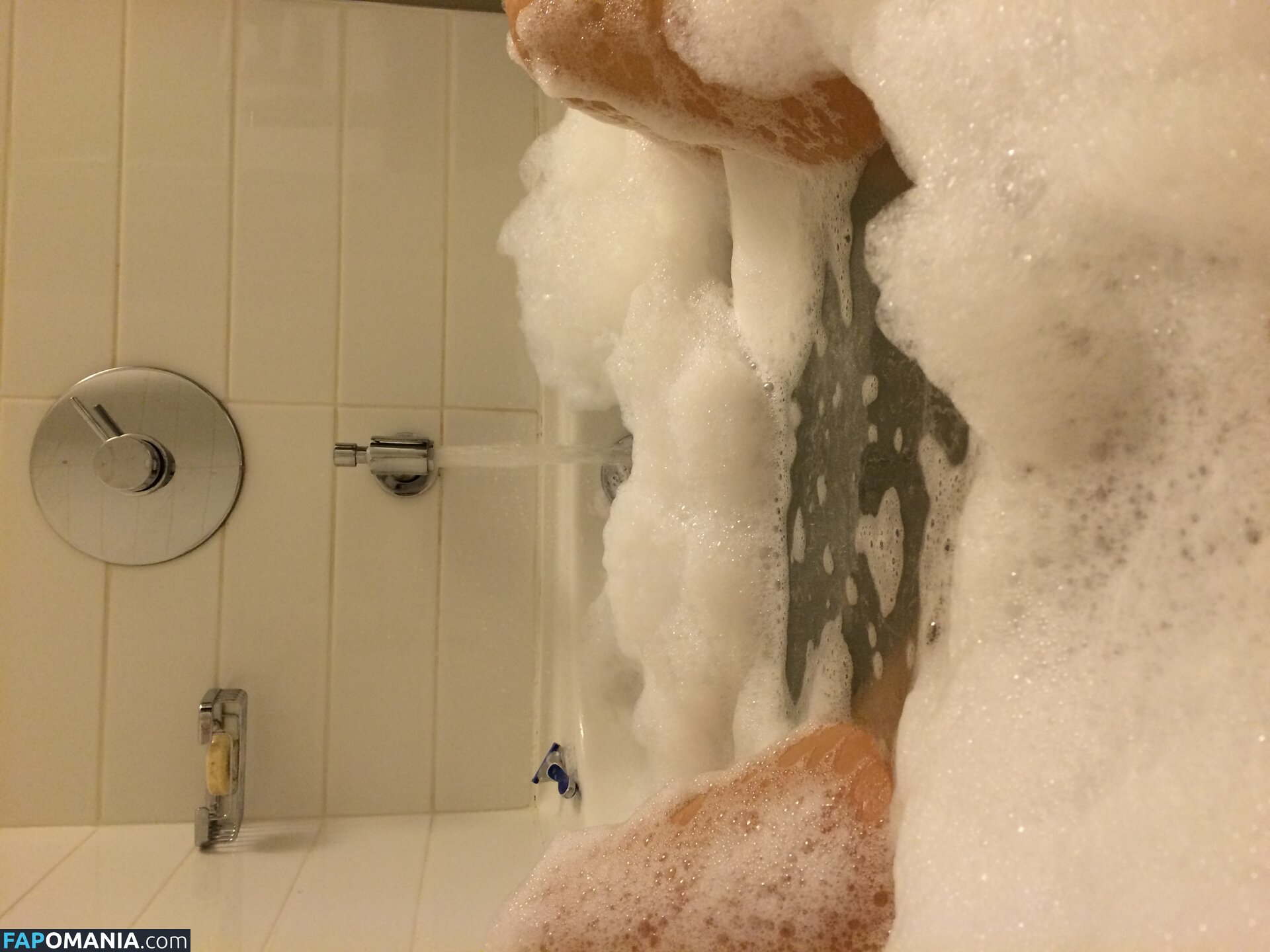 Britne Oldford Naakt Gelekte foto #13