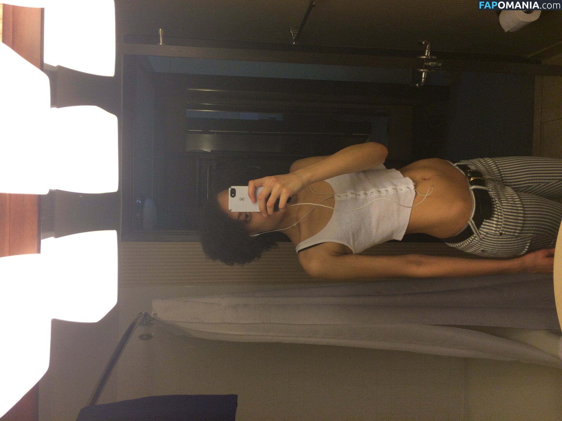 Britne Oldford Naakt Gelekte foto #14