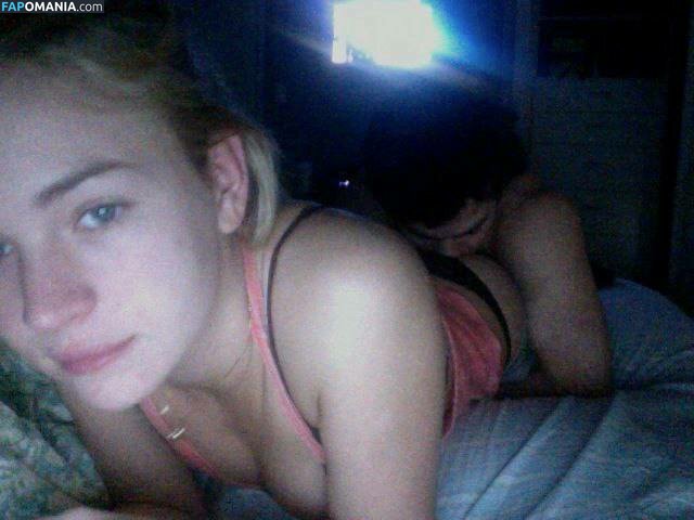 Britt Robertson Naakt Gelekte foto #9