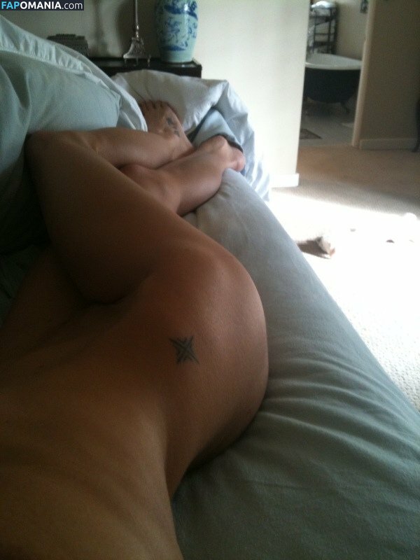 Brooke Burns Naakt Gelekte foto #2