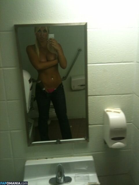 Brooke Hogan Naakt Gelekte foto #3