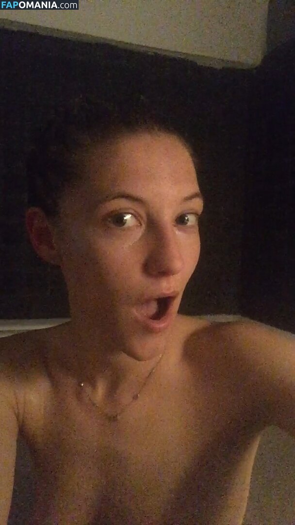 Caitlin Gerard Naakt Gelekte foto #9