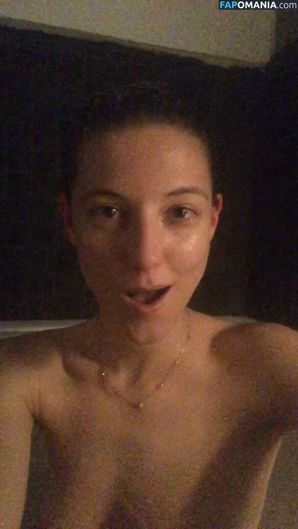 Caitlin Gerard Naakt Gelekte foto #10