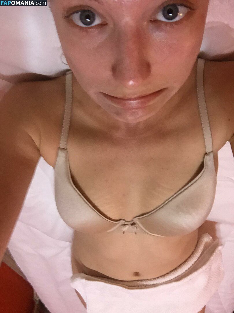 Caitlin Gerard Naakt Gelekte foto #19