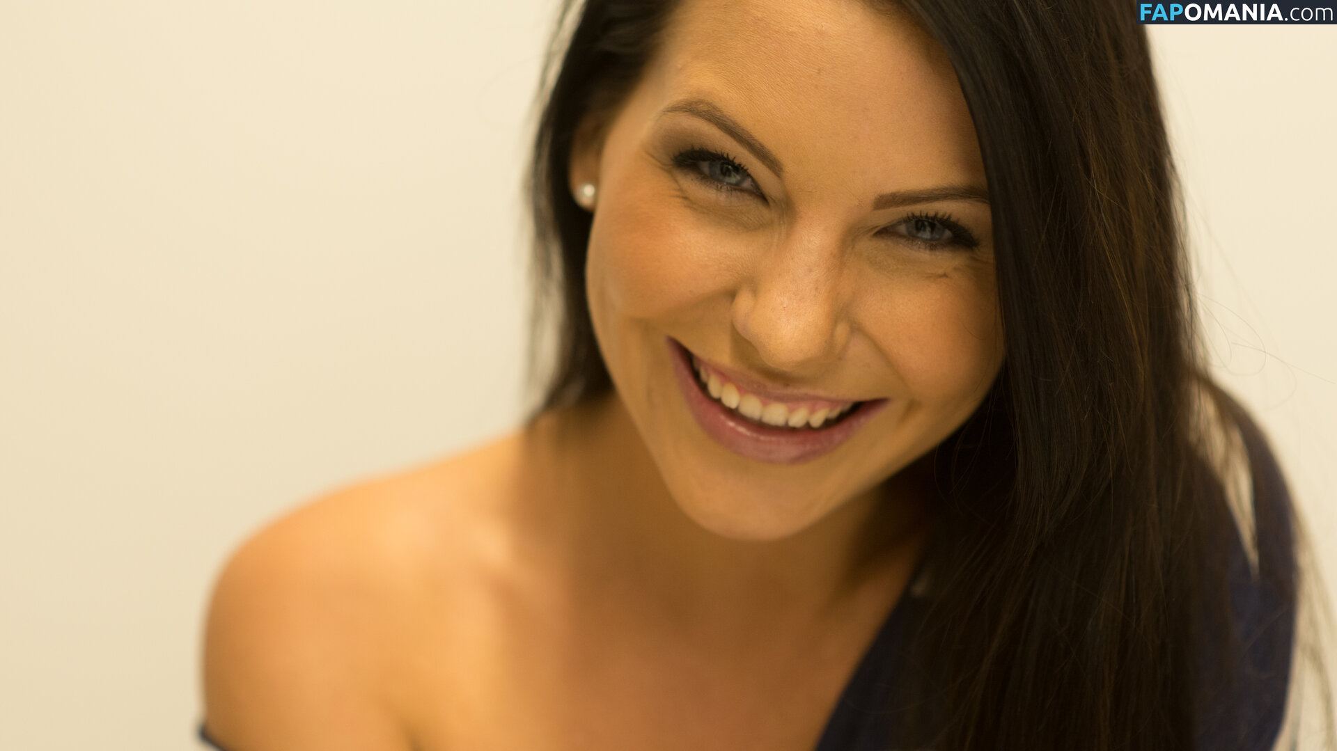 Carina Schwarz Naakt Gelekte foto #16