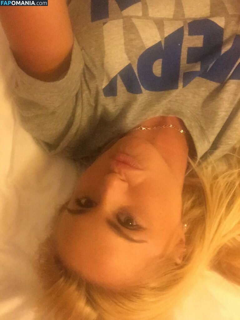 Carly Booth Naakt Gelekte foto #45