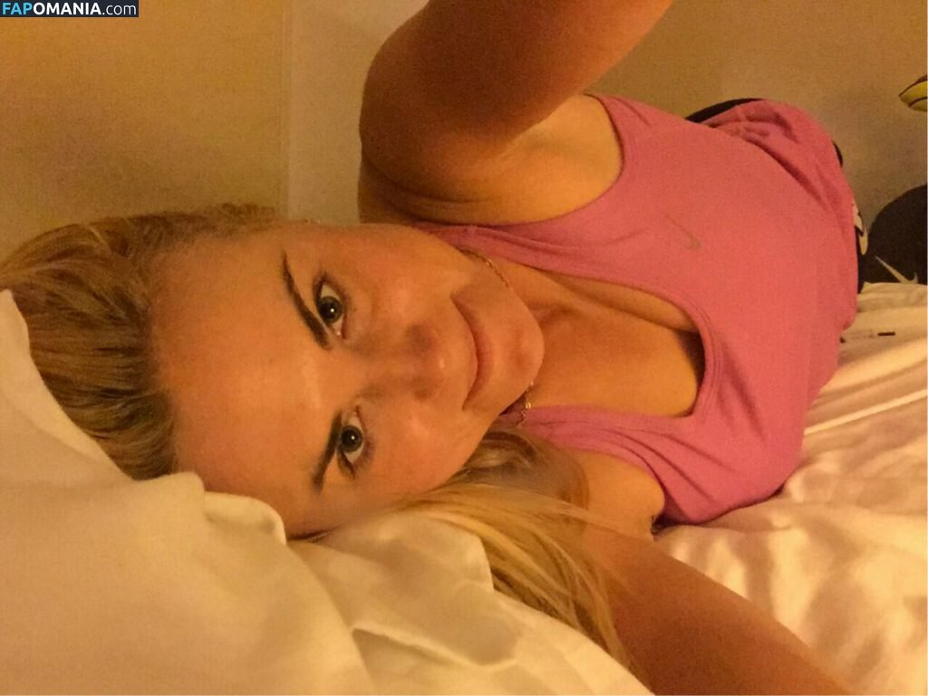 Carly Booth Naakt Gelekte foto #54