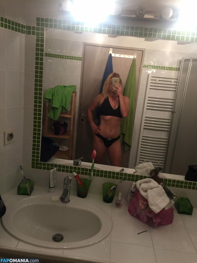 Carly Booth Naakt Gelekte foto #73