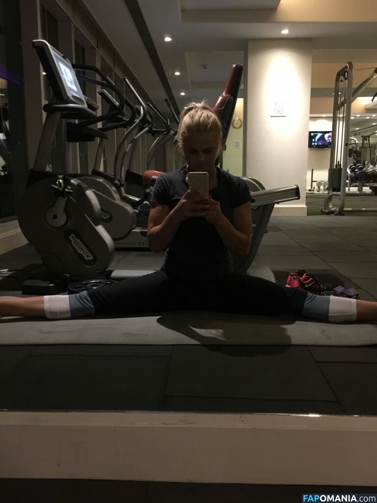 Carly Booth Naakt Gelekte foto #88